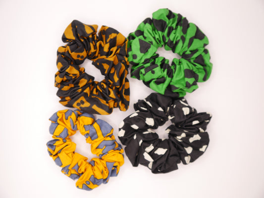 Scrunchie: wax fabric hair tie